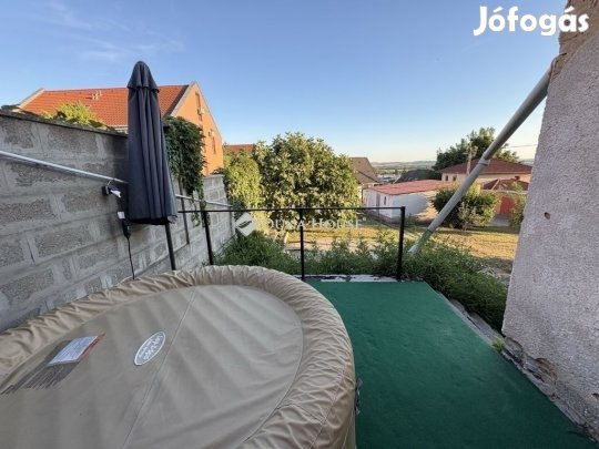 Pécsi 162 nm-es ház eladó