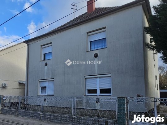 Pécsi 180 nm-es ház eladó