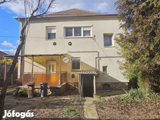 Pécsi 180 nm-es ház eladó