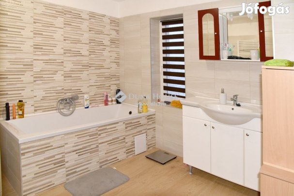 Pécsi 181 nm-es ház eladó