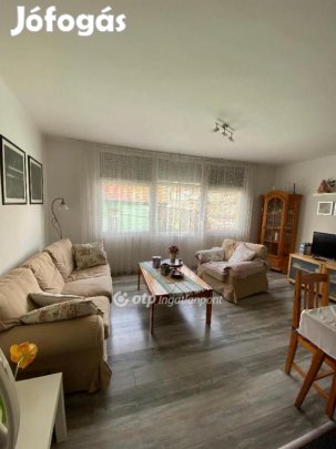 Pécsi 182 nm-es ház eladó