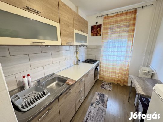 Pécsi 1,5 szobás, jó állapotú lakás eladó!