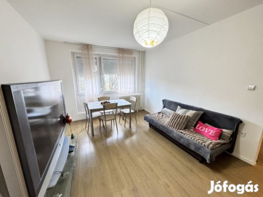 Pécsi 1,5 szobás, jó állapotú lakás eladó!