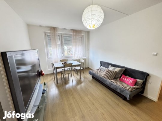 Pécsi 1,5 szobás, jó állapotú lakás eladó!