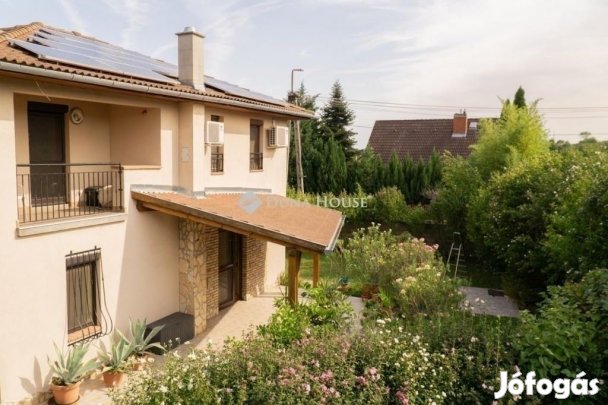 Pécsi 200 nm-es ház eladó