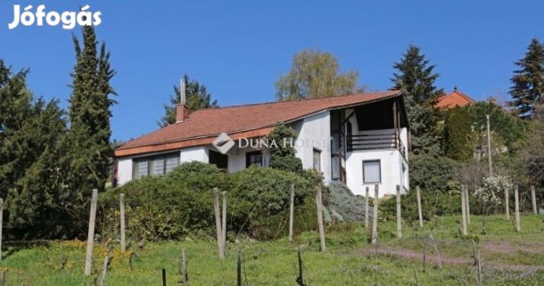 Pécsi 200 nm-es ház eladó