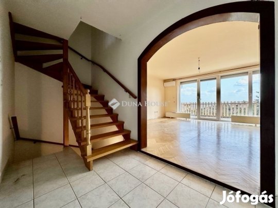 Pécsi 200 nm-es ház eladó