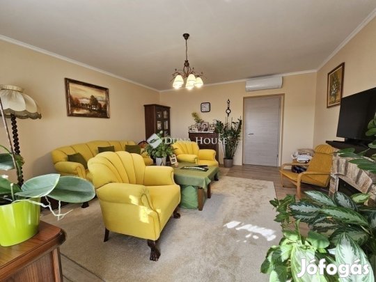 Pécsi 215 nm-es ház eladó