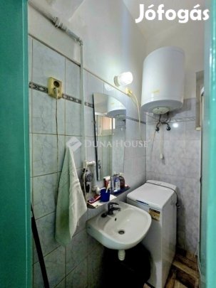 Pécsi 21 nm-es lakás eladó