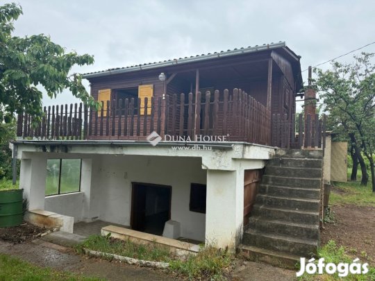 Pécsi 22 nm-es ház eladó