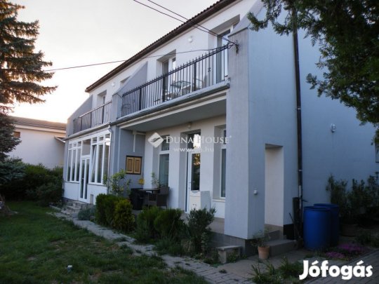 Pécsi 245 nm-es ház eladó