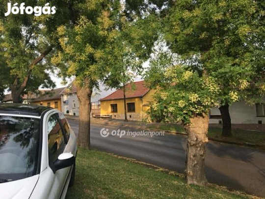 Pécsi 24 nm-es lakás eladó