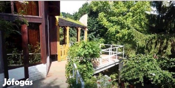 Pécsi 250 nm-es ház eladó