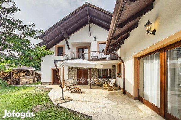 Pécsi 280 nm-es ház eladó