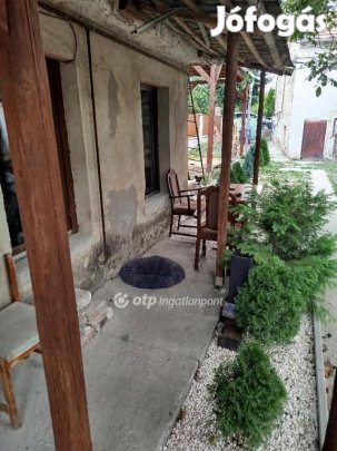 Pécsi 29 nm-es ház eladó