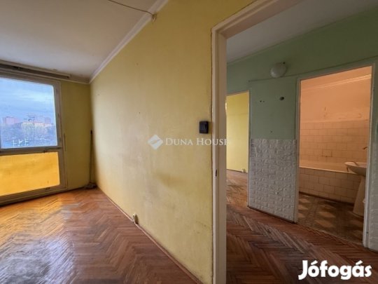 Pécsi 35 nm-es lakás eladó