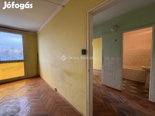 Pécsi 35 nm-es lakás eladó