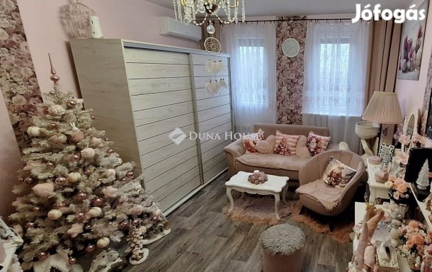 Pécsi 35 nm-es lakás eladó