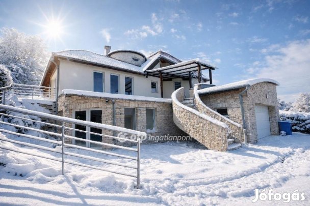 Pécsi 363 nm-es ház eladó