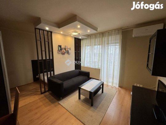 Pécsi 38 nm-es lakás eladó