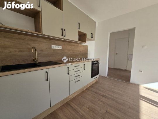 Pécsi 39 nm-es lakás eladó