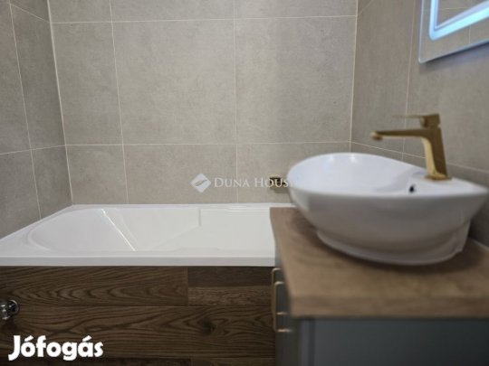 Pécsi 39 nm-es lakás eladó