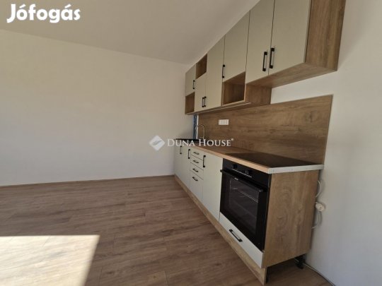 Pécsi 39 nm-es lakás eladó