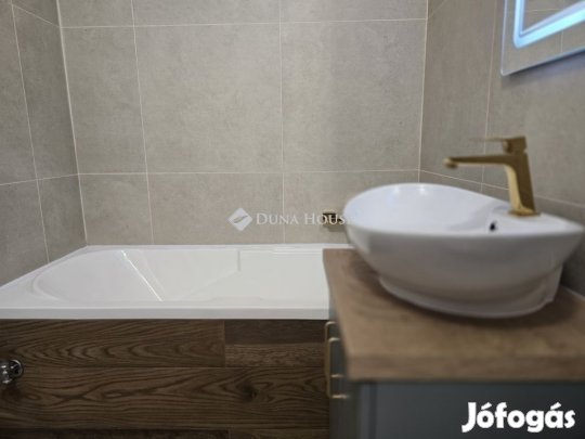 Pécsi 39 nm-es lakás eladó