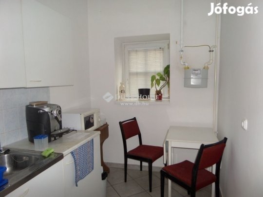 Pécsi 44 nm-es lakás eladó