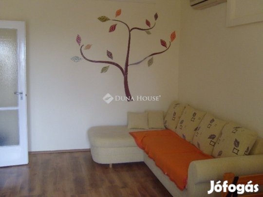 Pécsi 47 nm-es lakás eladó