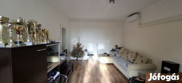 Pécsi 47 nm-es lakás eladó