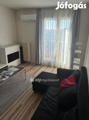 Pécsi 47 nm-es lakás eladó
