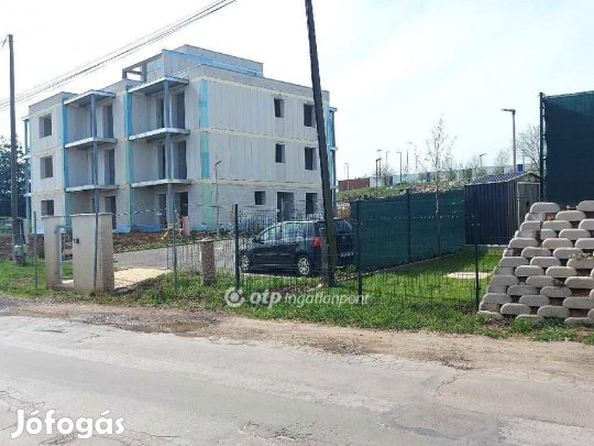 Pécsi 48 nm-es lakás eladó