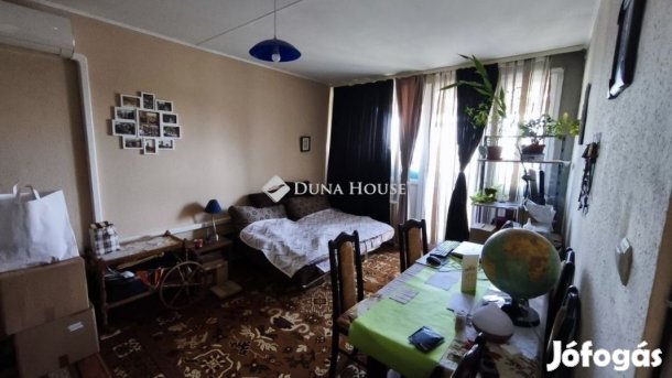 Pécsi 50 nm-es lakás eladó
