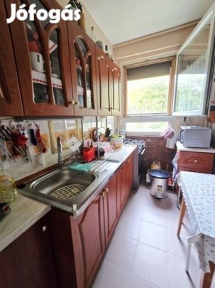 Pécsi 50 nm-es lakás eladó