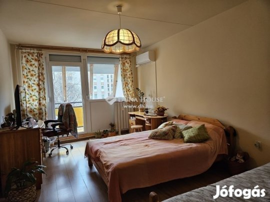 Pécsi 50 nm-es lakás eladó