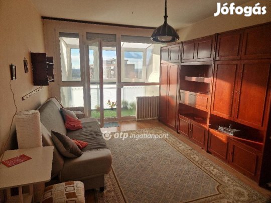 Pécsi 50 nm-es lakás eladó