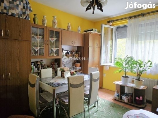 Pécsi 50 nm-es lakás eladó