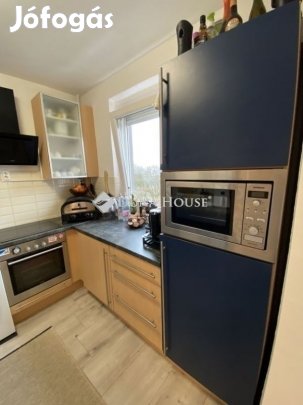 Pécsi 50 nm-es lakás eladó