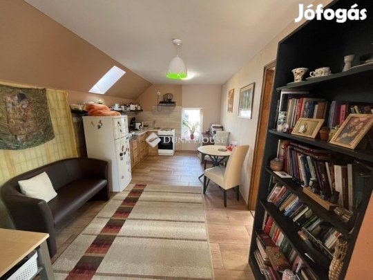 Pécsi 51 nm-es lakás eladó