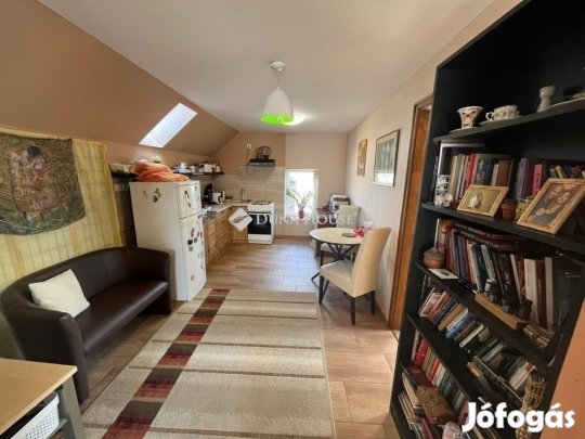 Pécsi 51 nm-es lakás eladó