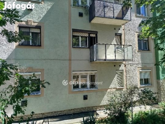 Pécsi 51 nm-es lakás eladó