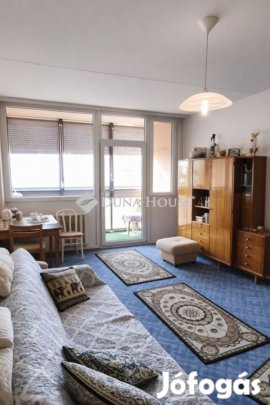 Pécsi 52 nm-es lakás eladó