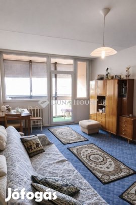 Pécsi 52 nm-es lakás eladó