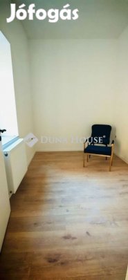 Pécsi 52 nm-es lakás eladó