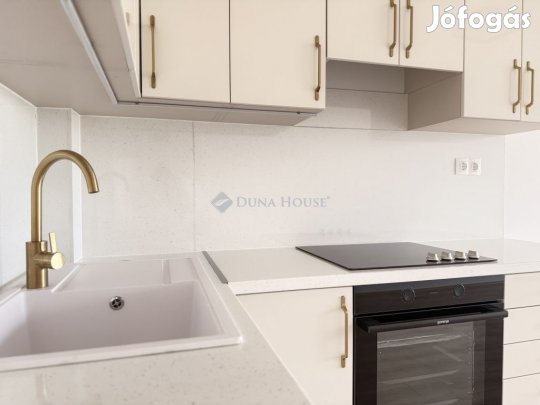 Pécsi 52 nm-es lakás eladó