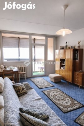 Pécsi 52 nm-es lakás eladó