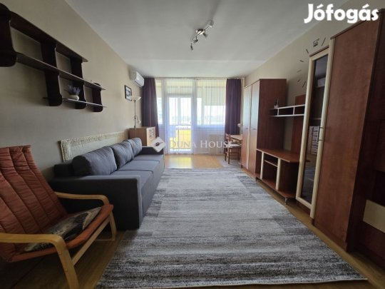 Pécsi 52 nm-es lakás kiadó