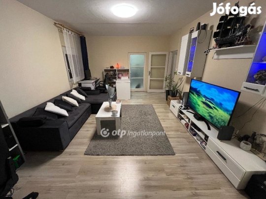 Pécsi 54 nm-es lakás eladó