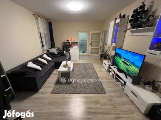 Pécsi 54 nm-es lakás eladó